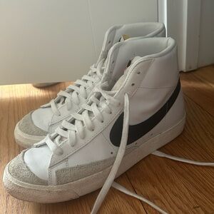 Nike Blazer Mid 77 Vintage Womens Sneakers Size 9